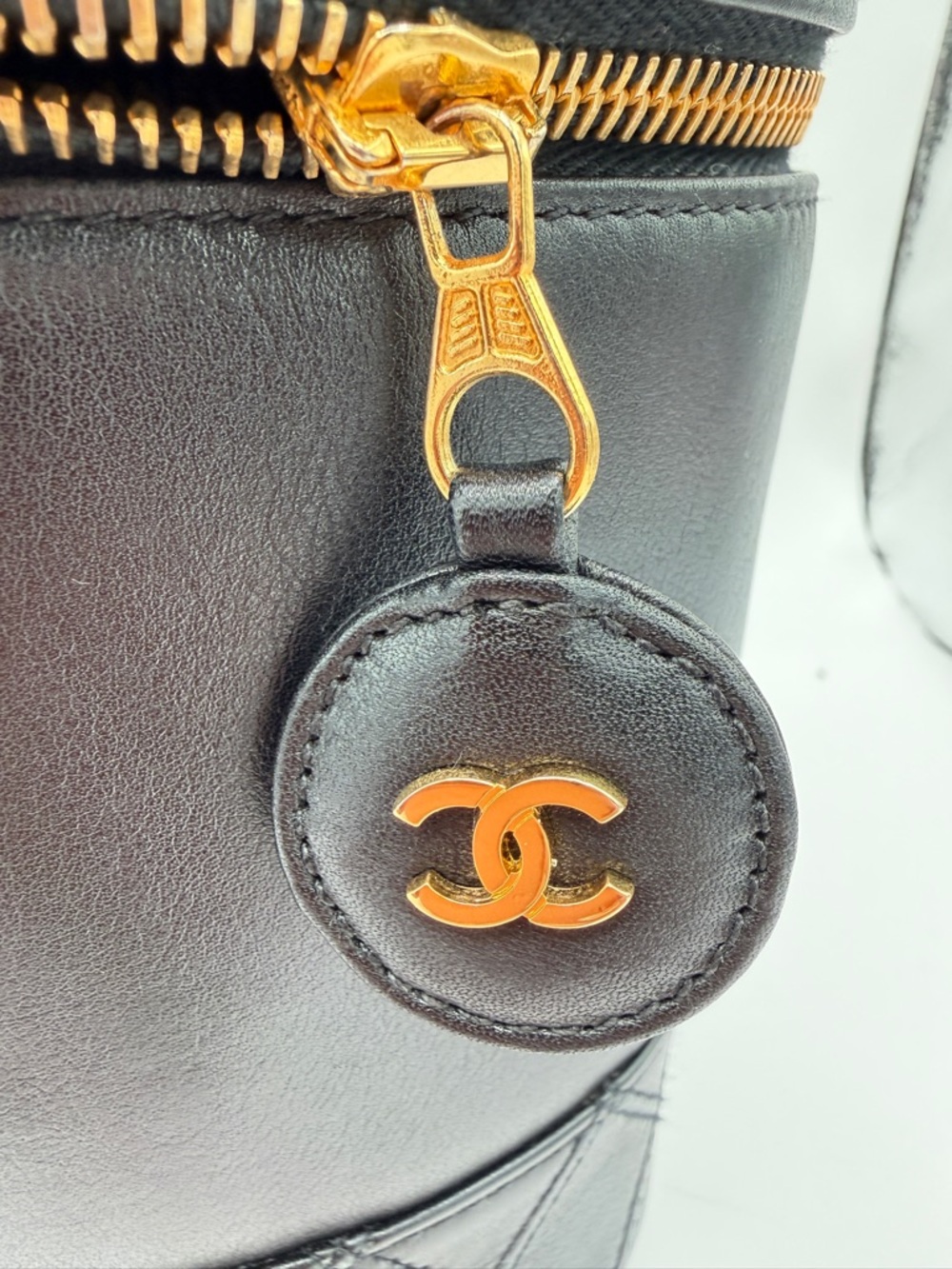 Vintage CHANEL Lambskin CC Logo Vanity Cosmetic Bag Handbag Black Gold with Card - Picture 2 of 16